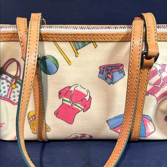 Dooney & Bourke Y2K Stylish Tan Barrel Printed Women's handbag. - Picture 3 of 11